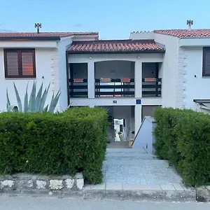 Apartment Residence4a-appartamento Rosso, Ravni